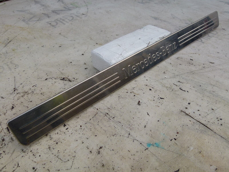 MERCEDES C W204 2007-2011 FRONT RIGHT SILL STEP TRIM GENUINE A2046800135