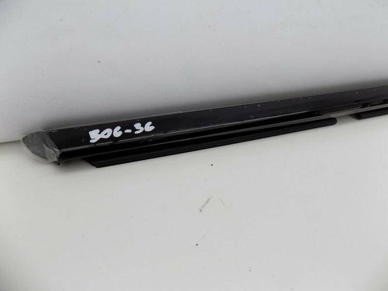 PORSCHE MACAN 2014-ON FRONT RIGHT DOOR WEATHERSTRIP TRIM *NEW 95B837476D /B06-36