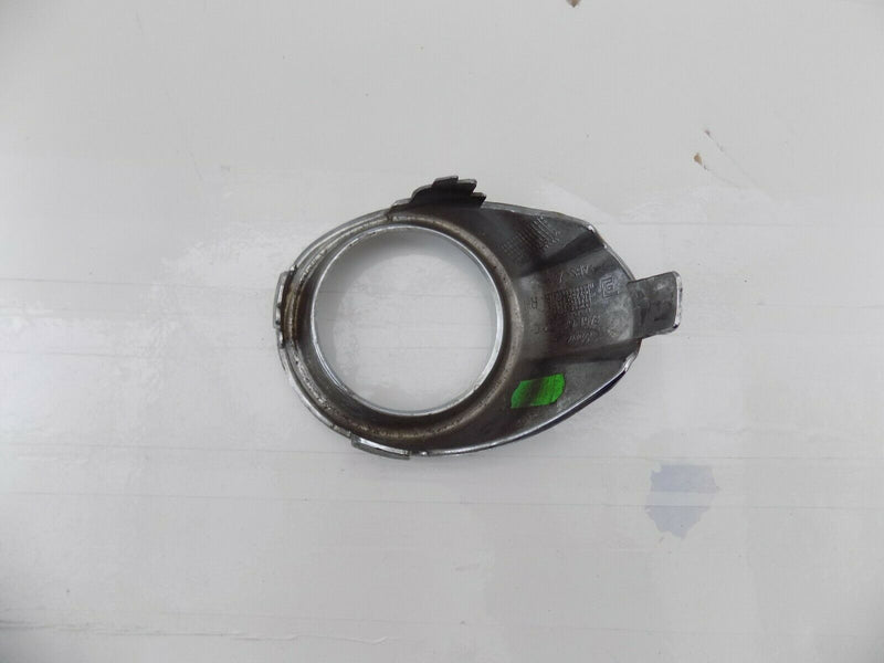 FORD FIESTA MK7 08-17 FRONT DRIVER RIGHT FOG LIGHT SURROUND 8A6115A222C /S31-46