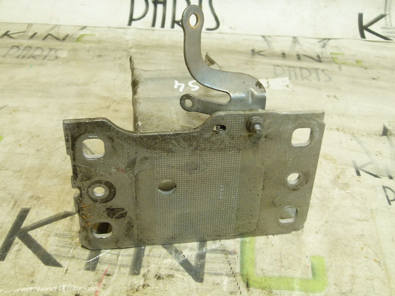 AUDI A4 S4 8W B9 2016-ON FRONT PASSENGER SIDE REINFORCER BRACKET 8W6807133