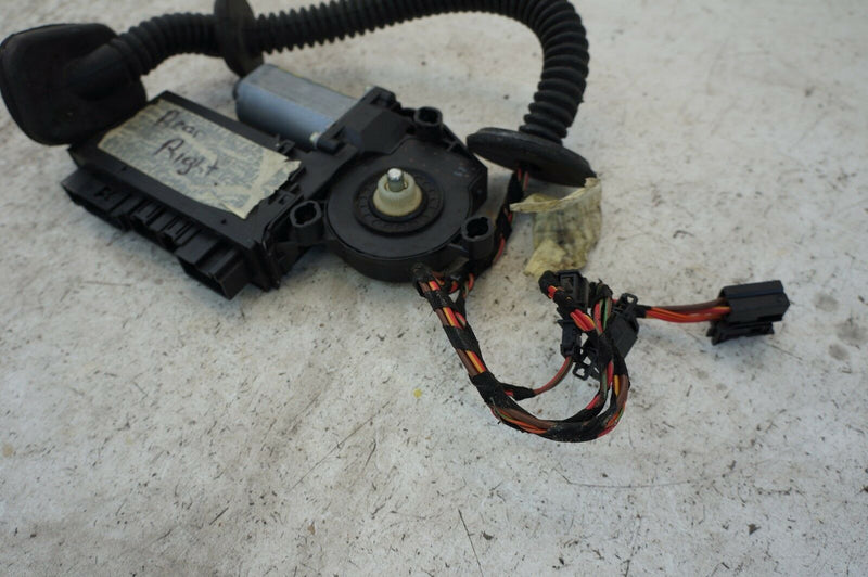 PORSCHE CAYENNE 955 O/S/R RIGHT REAR DOOR WINDOW MOTOR 7L0959704 (S29-20)