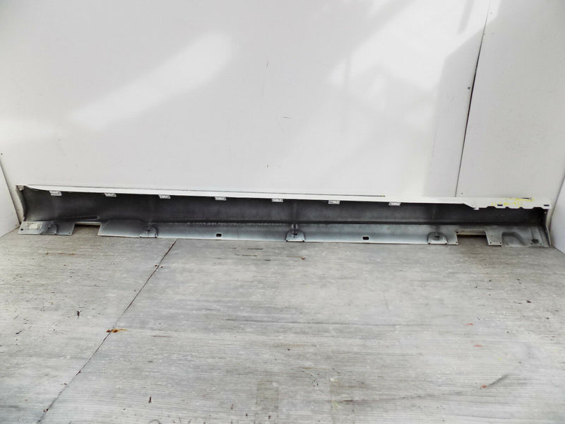 MERCEDES E CLASS SE 2017 GENUINE SIDE SKIRT SILL COVER LEFT PASSENGER SIDE (305)