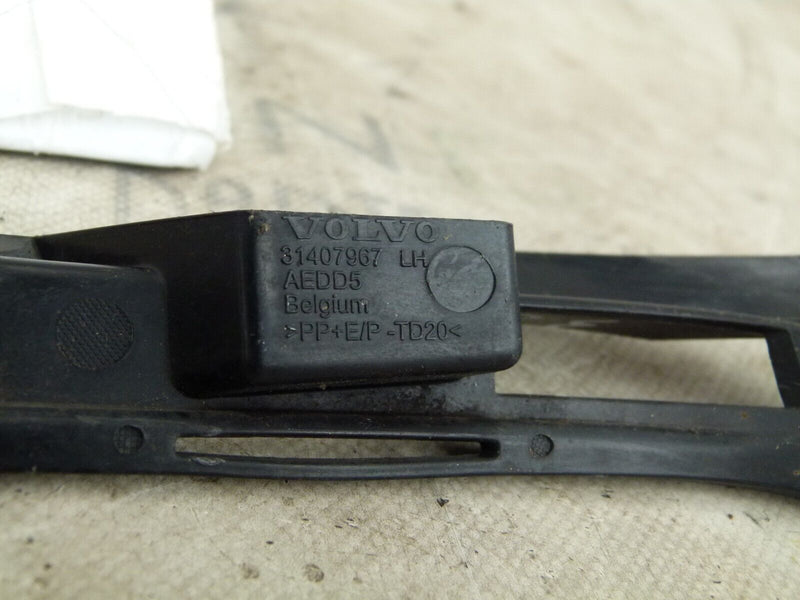 VOLVO XC40 2018-22 REAR BUMPER EXHAUST LEFT BRACKET GENUINE 31407967
