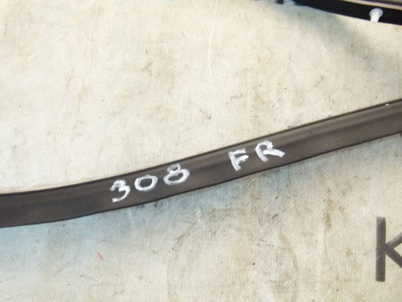 PEUGEOT 308 SW ESTATE 2017-21 FRONT RIGHT DOOR WEATHERSTRIP SEAL 9677904180