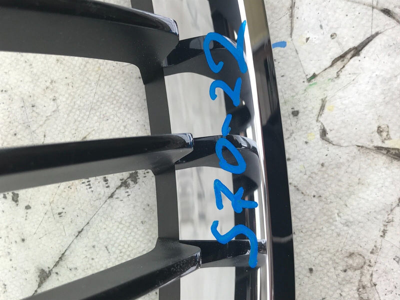 BMW 1 F20 2014 FRONT RADIATOR RIGHT GRILLE BASIS 51137239022 7239022