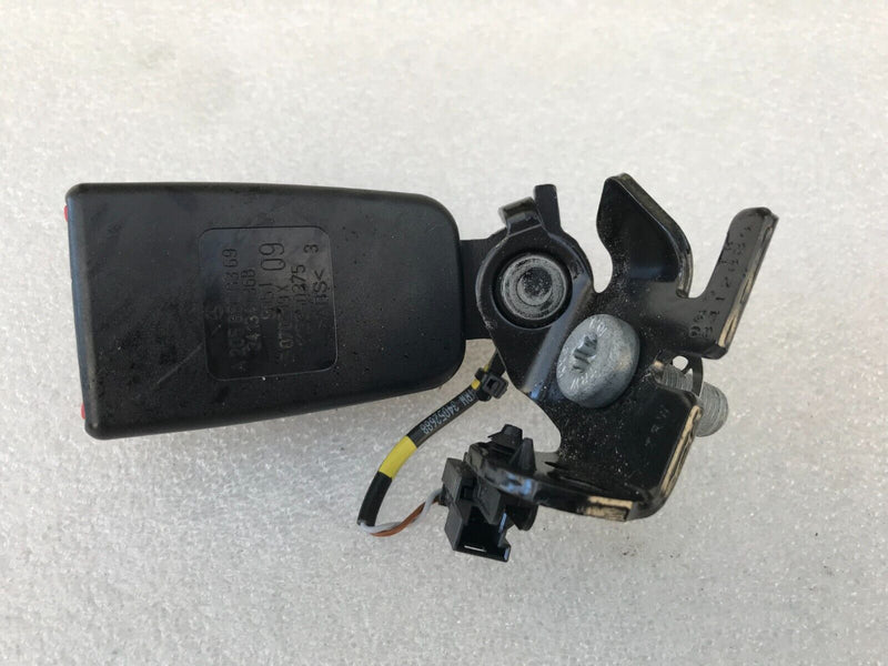 MERCEDES GLC X253 2016-23 REAR SIDE MIDDLE SEAT BELT BUCKLE CENTRE A2058600469