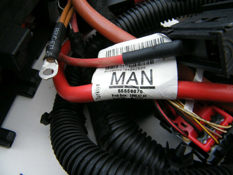 VAUXHALL VECTRA C SIGNUM 2002-2007 ENGINE FUSE BOX WITH WIRING 13190370