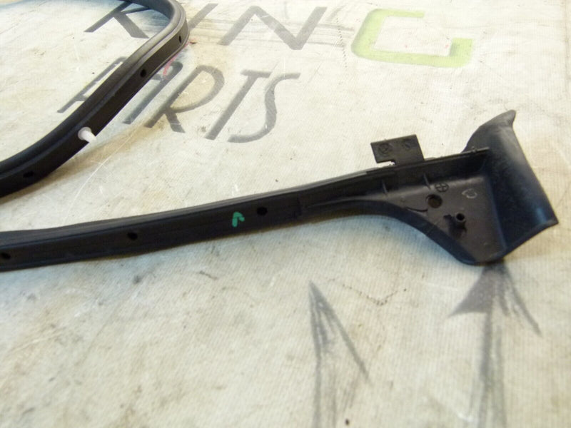 PEUGEOT 308 SW ESTATE 2017-21 FRONT RIGHT DOOR WEATHERSTRIP SEAL 9677904180