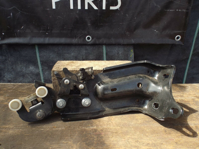 SEAT ALHAMBRA 2010-2015 SLIDING DOOR HINGE REAR LEFT SIDE N/S 7N0843397E