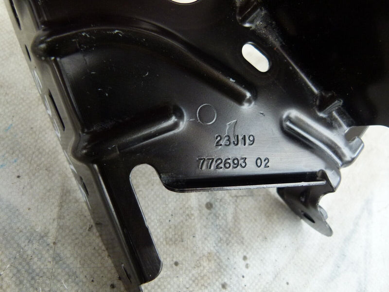CITROEN C3 MK2 2009-13 FRONT RIGHT WING BRACKET HOLDER GENUINE 77269302