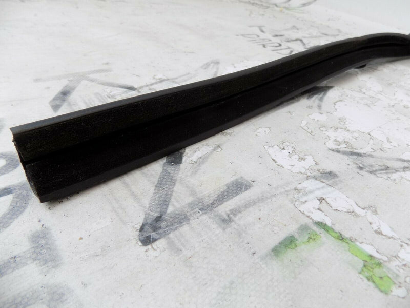 VAUXHALL CORSA E 2014-2019 FRONT LEFT DOOR 3DR WINDOW FRAME RUBBER SEAL 13188927
