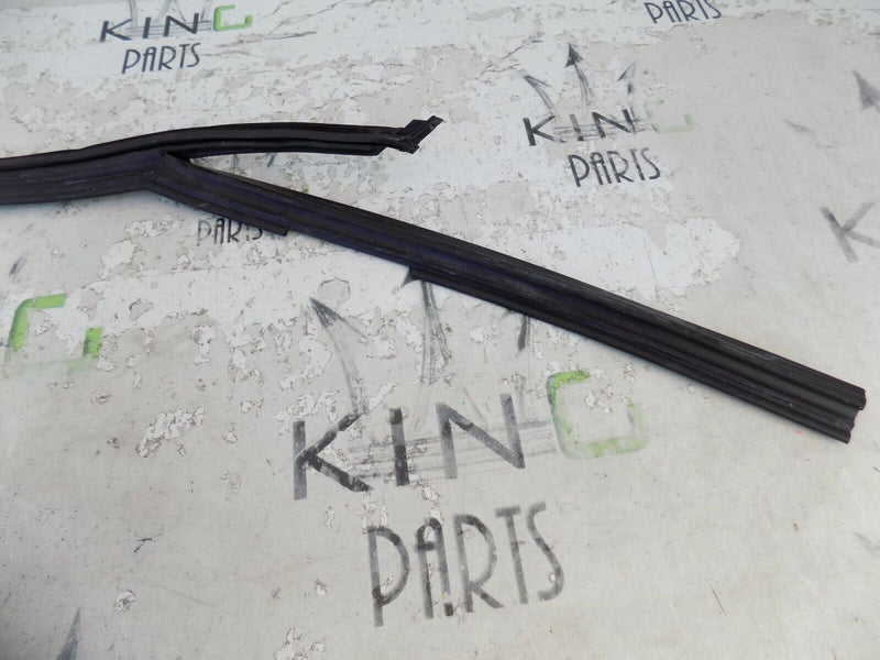 MINI COUNTRYMAN F60 2017-ON FRONT LEFT DOOR RUBBER SEAL 7390093 *1