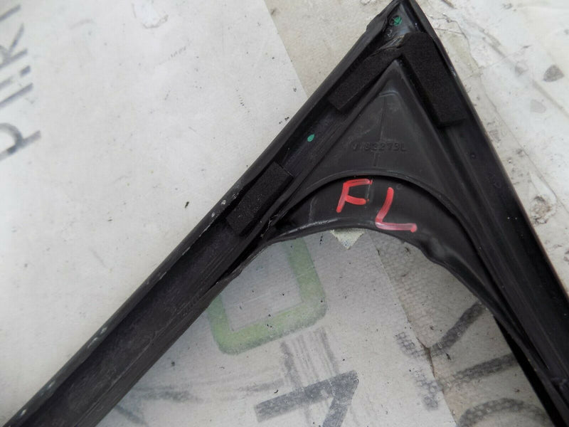 BMW 5 SERIES F10 F11  LEFT (NEARSIDE) FRONT RUBBER SEAL (GLASS) GENUINE 7182273