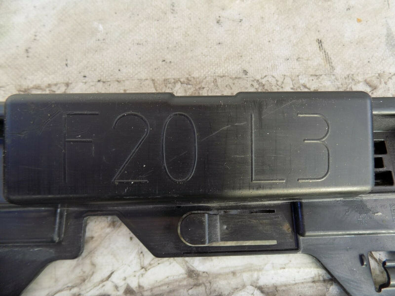 BMW 1 F20 M140I 2017 RHD FRONT LEFT SIDE SKIRT MOUNTING BRACKET 7240915 10845362
