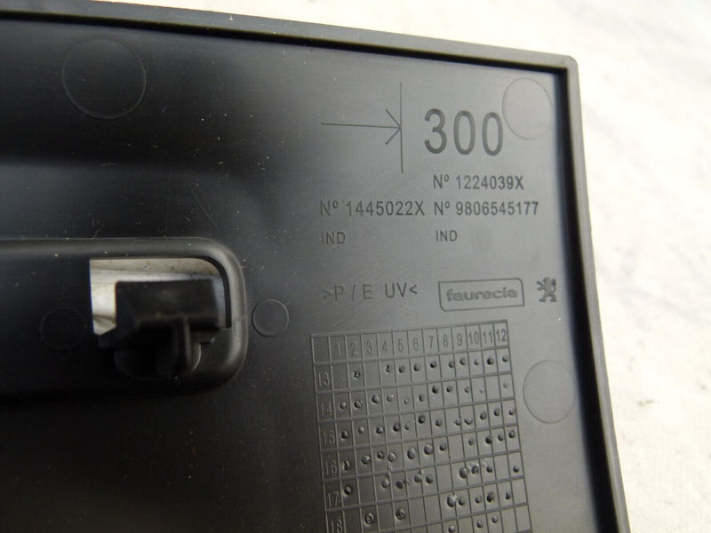 PEUGEOT 2008 2013-16 FRONT BUMPER GRILLE RIGHT TRIM GENUINE 9806545180 S103-05