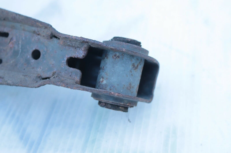 FORD C-MAX MK1 2003-2010 REAR RIGHT SUSPENSION BOTTOM ARM SPRING HOLDER *3