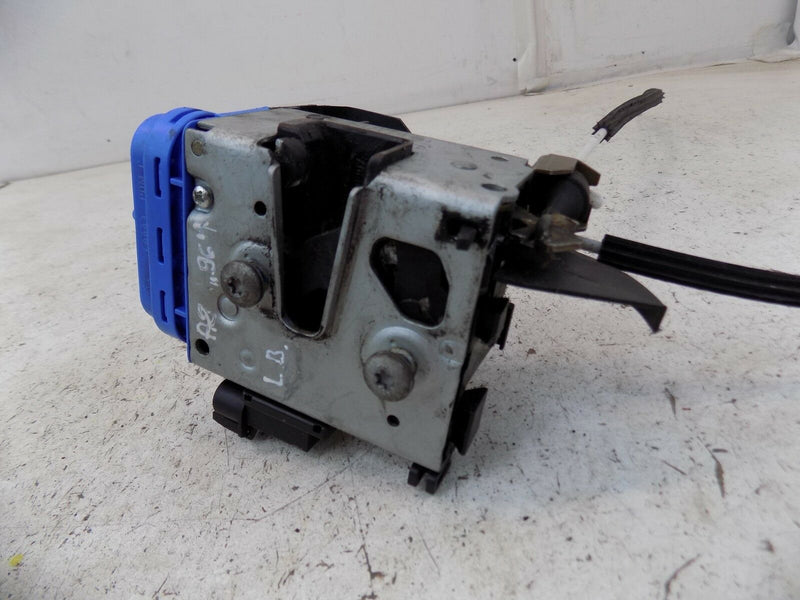 AUDI A8 1994-2002 LEFT REAR DOOR LOCK CATCH 4D0839015D (S28-23)