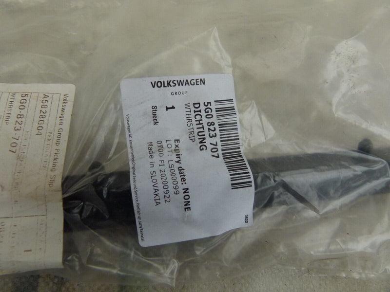 VW GOLF MK7 2012-2016 FRONT BONNET EDGE RUBBER SEAL GENUINE 5G0823707