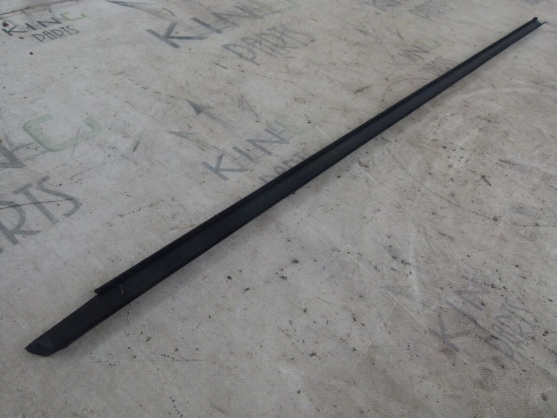 VW SCIROCCO 2008-14 FRONT LEFT/RIGHT DOOR GLASS TRIM GENUINE 1K8837478