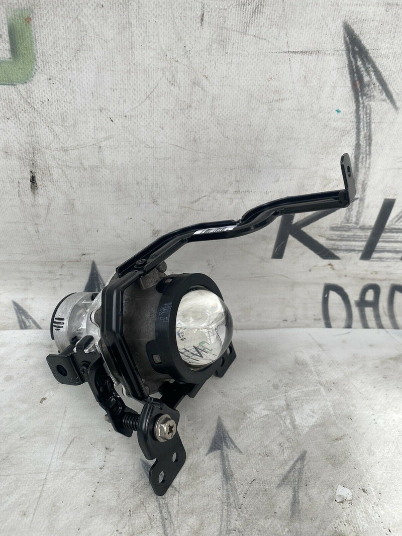 HYUNDAI i30 2017-2021 FRONT RIGHT HALOGEN FOG LIGHT DRIVER SIDE GENUINE 92202-G4