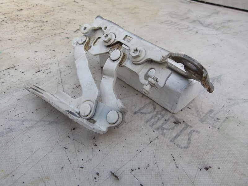 MERCEDES C W204 2007-11 BONNET HOOD LEFT SIDE HINGE GENUINE A2048800728