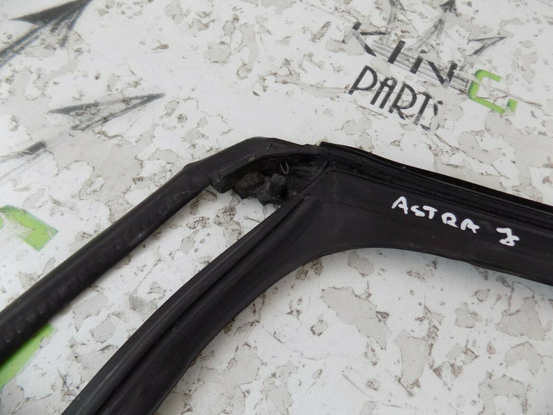 VAUXHALL ASTRA J MK6 2009-2014 LEFT REAR DOOR WINDOW SEAL RUBBER 13391187