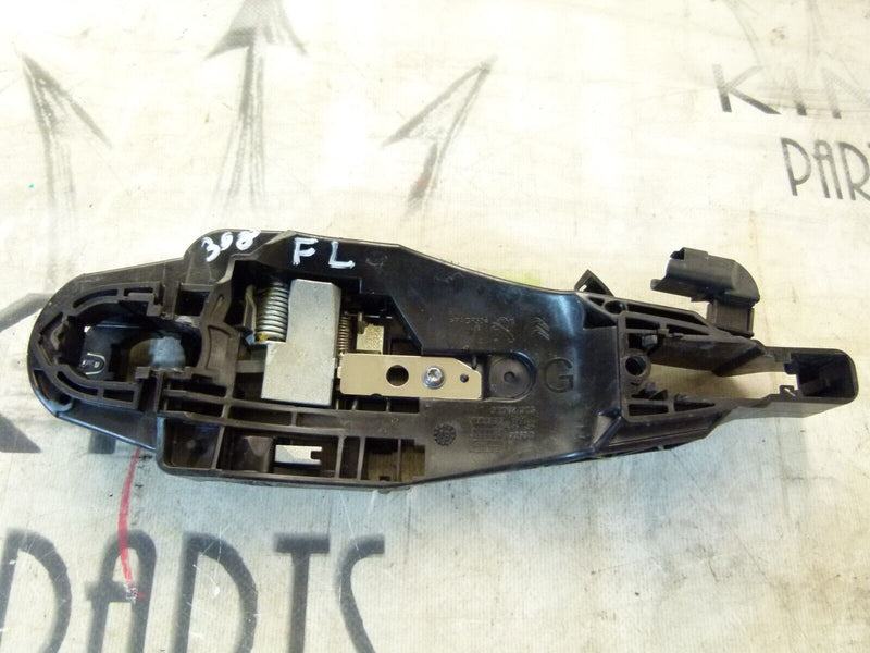 PEUGEOT 308 SW ESTATE 2017-21 FRONT LEFT DOOR HANDLE BRACKET 9802977580