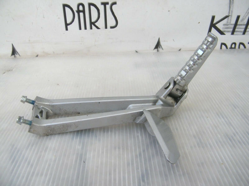 YAMAHA YZF R125 2014-2016 RIGHT REAR FOOTREST AND HANGER PEG 5D7-F742L