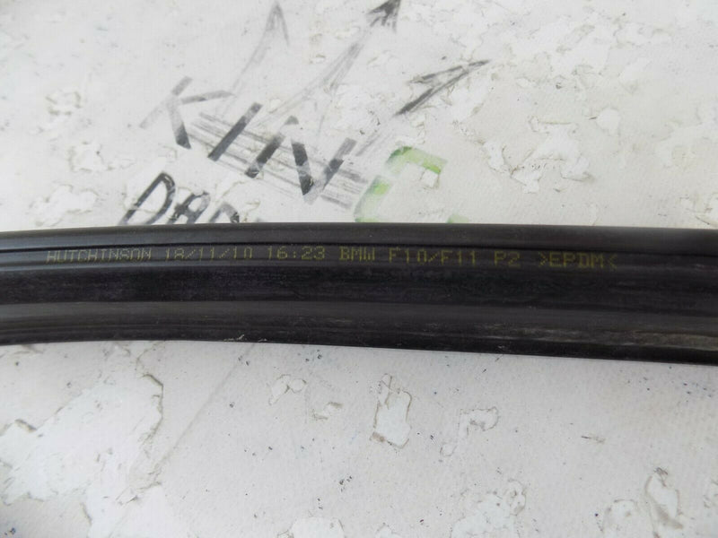 BMW 5 SERIES F10 F11  LEFT (NEARSIDE) FRONT RUBBER SEAL (GLASS) GENUINE 7182273