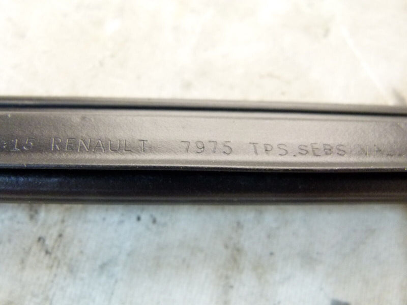 RENAULT CAPTUR 2020-ON REAR RIGHT DOOR WINDOW GLASS SEAL STRIP 7975