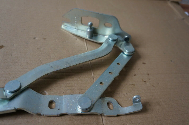 AUDI A5 8F 2012-2016 CONVERTIBLE BOOT LID HINGE REAR  LEFT 8F0827301A (S04-03)