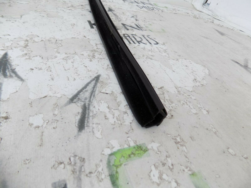 VAUXHALL CORSA E 2014-2019 FRONT LEFT DOOR 3DR WINDOW FRAME RUBBER SEAL 13188927