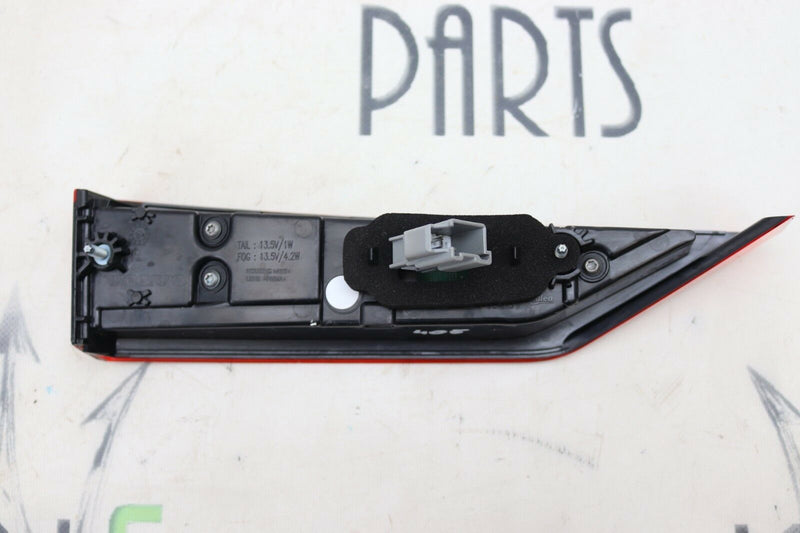 VOLVO V60 2018-ON BOOT LID TAILGATE RIGHT SIDE LED LIGHT LAMP REAR 32228905