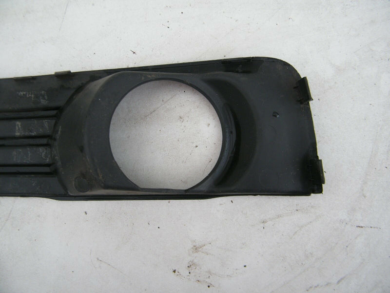 FORD FOCUS MK2 2004-10 FRONT BUMPER LEFT FOGLIGHT SURROUND 4M5119953AE (S16-15)