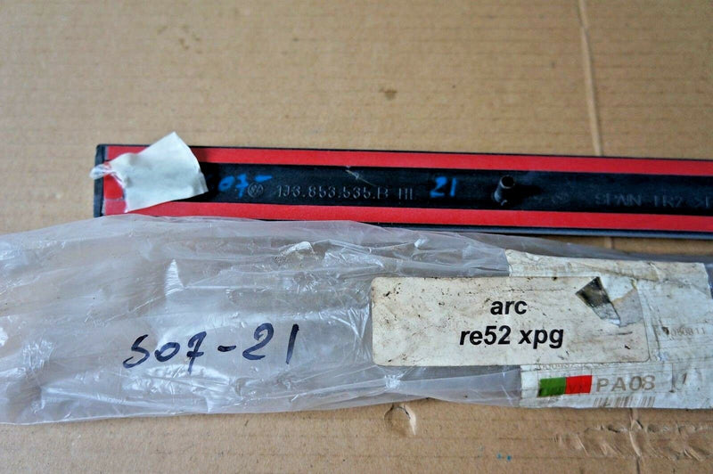VW GOLF 1998-2005 N/S LEFT REAR BODY DOOR MOULDING 1J3853535B (S07-21)