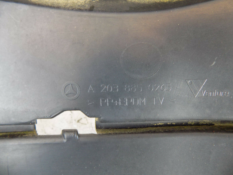 MERCEDES W203 2000-2007 SALOON REAR BUMPER CENTRE MOUNT SUPPORT BRACKET