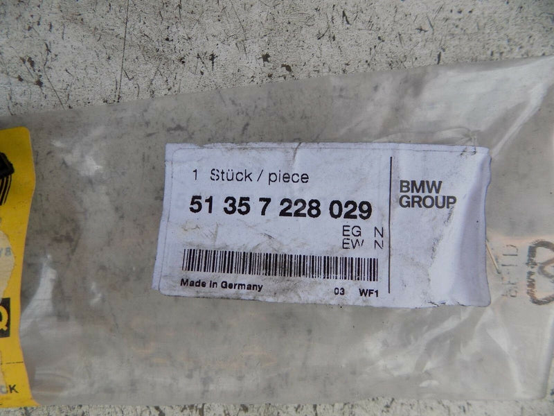 BMW X5 E70 2007-13 REAR LEFT DOOR WINDOW INNER WEATHERSTRIP SEAL 7228029 (S27-12