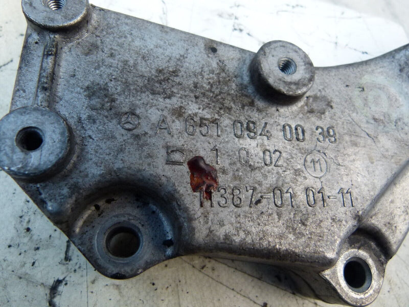 MERCEDES C W204 2007-2011 ENGINE MOUNT BRACKET GENUINE A6510940039