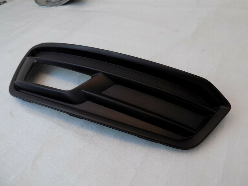 FORD FOCUS MK3 FACELIFT 2017-ON FRONT RIGHT FOG LIGHT TRIM SURROUND /S20-59