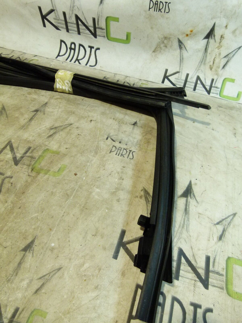 AUDI A4 S4 8W B9 2016-ON REAR RIGHT DOOR FRAME SEAL TRIM SET 8W0867672