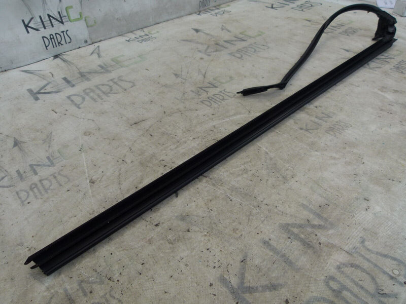 VW SCIROCCO MK3 2008-14 FRONT LEFT DOOR RUBBER SEAL GENUINE 1K8837480