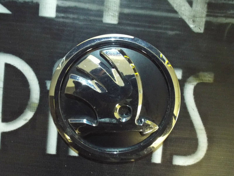 Genuine Skoda Rapid Spaceback Rear Boot Tailgate New Logo Badge 5JJ853621A (2)