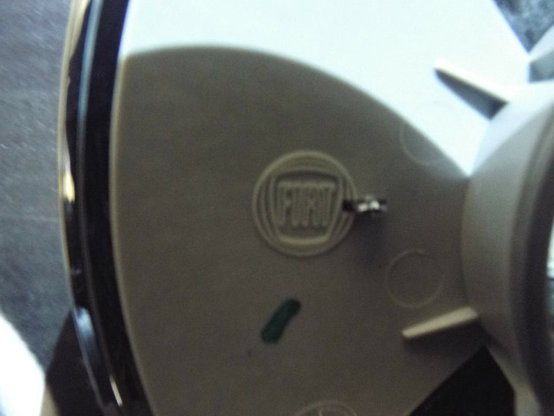 GENUINE FIAT 500 ALLOY WHEEL CENTER CAP COVER 52057991