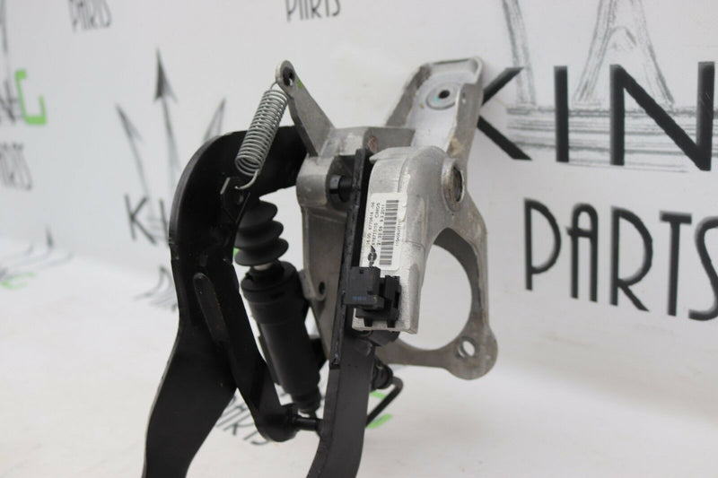 MINI COUNTRYMAN R60 2010-2016 CLUTCH AND BRAKE PEDAL ASSEMBLY BRACKET 6770616