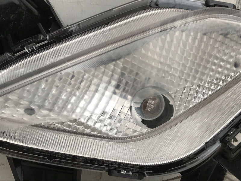 HYUNDAI i30 PD T-GDI 2018-ON FRONT BUMPER LEFT FOGLIGHT GENUINE 2PIN 92207-G4200