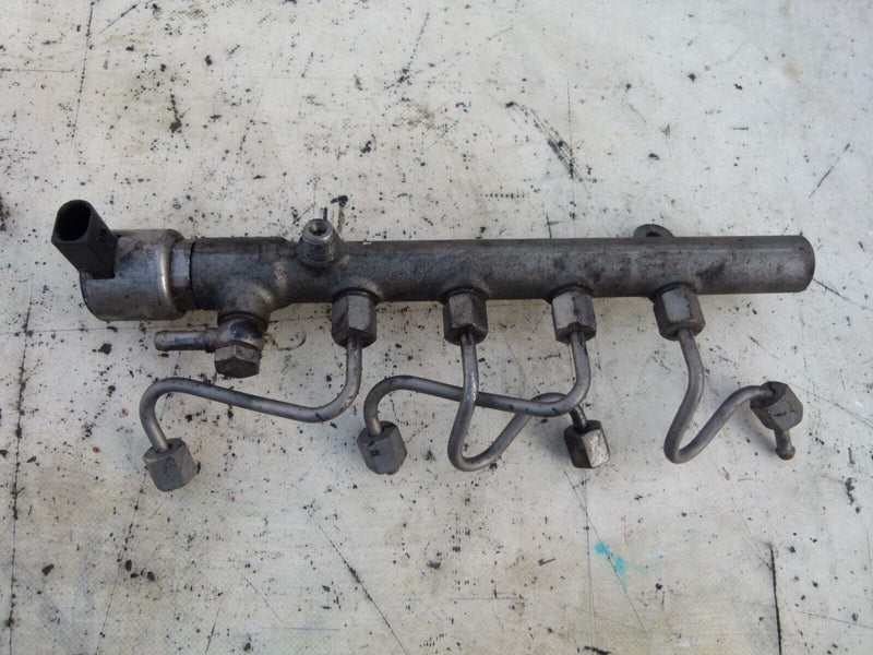 MERCEDES C W204 2007-11 DIESEL 2.2 FUEL INJECTOR RAIL GENUINE A6510700495