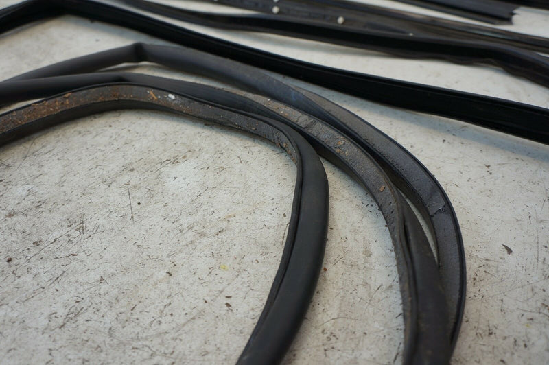 BMW 5 SERIES E60 M5 2003-2010 REAR LEFT DOOR TRIM STRIP MOULDING SEAL KIT