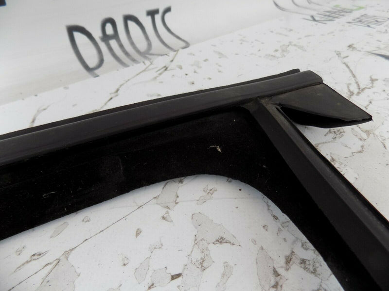 VAUXHALL ASTRA J MK6 2009-2014 LEFT FRONT DOOR WINDOW SEAL RUBBER 13391199