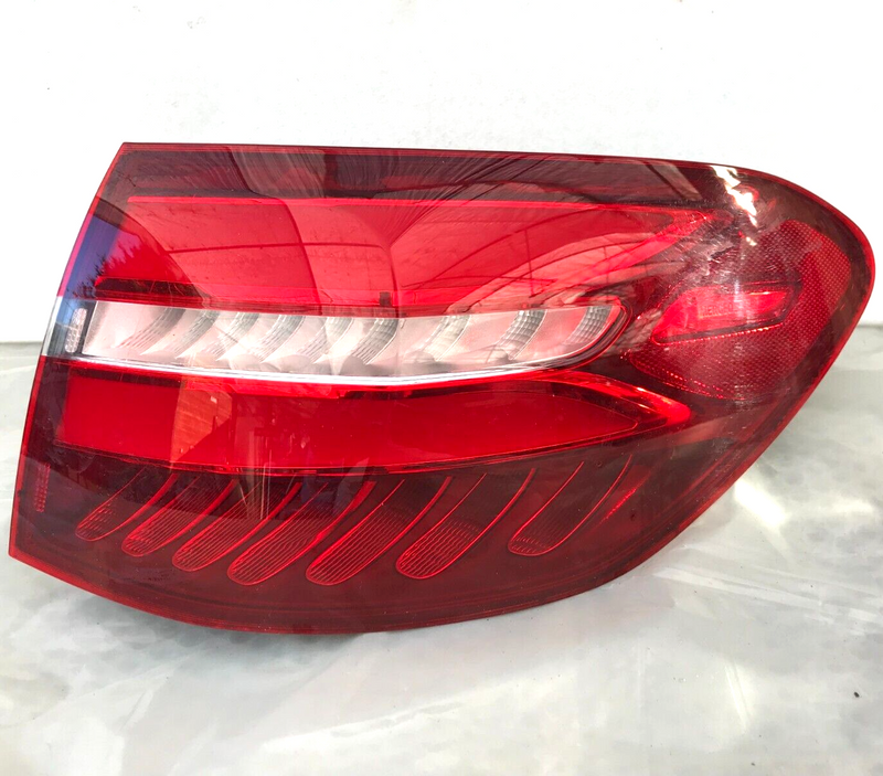 MERCEDES GLC X253 SUV 2016-2018 RIGHT SIDE REAR QUARTER BOOT TAILGATE TAIL LIGHT