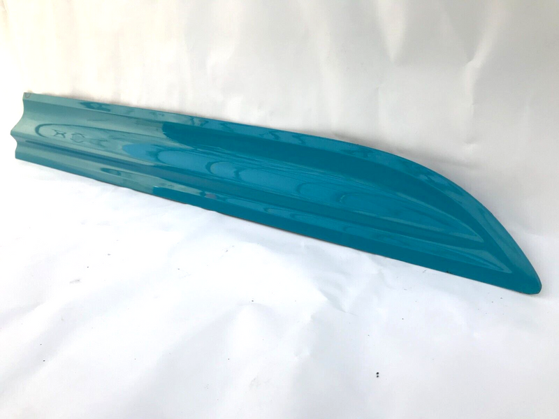 PORSCHE MACAN S T GTS 2022  FRONT DOOR PANEL TRIM MOULDING RIGHT SIDE 95B837890